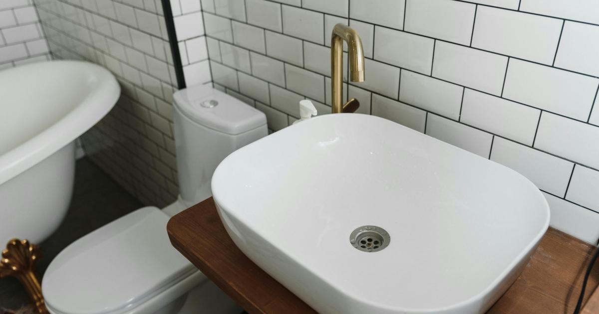Detailní čištění spár mezi obklady
