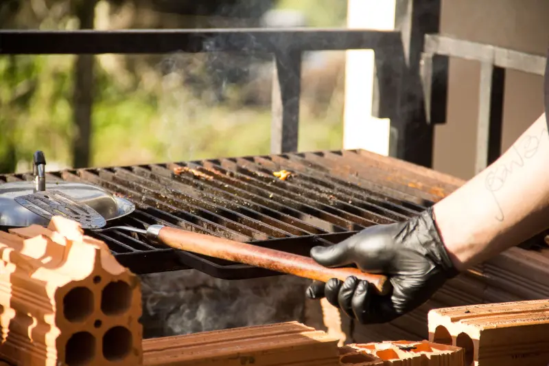 Kompletní průvodce hloubkovým čištěním grilu
