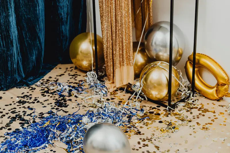 Úklid po party a oslavě: Jak vrátit byt do pořádku?