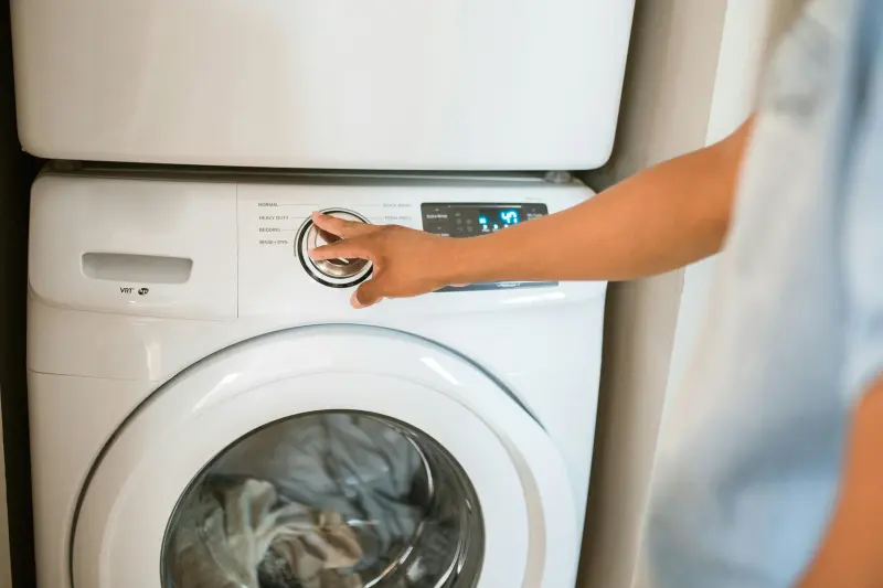 Jak vyčistit pračku? Zbavte se zápachu a vodního kamene