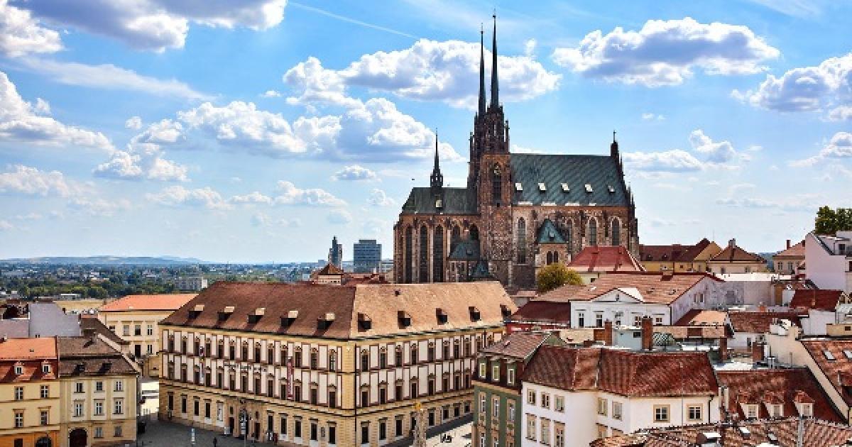 Mytí špaletových oken v Praze: Jak vyčistit historická okna?